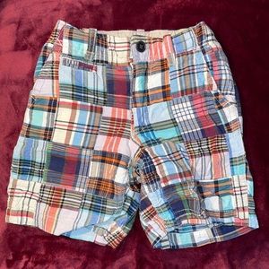 Gap kids boys size 5 regular shorts, plaid print, excellent condition.